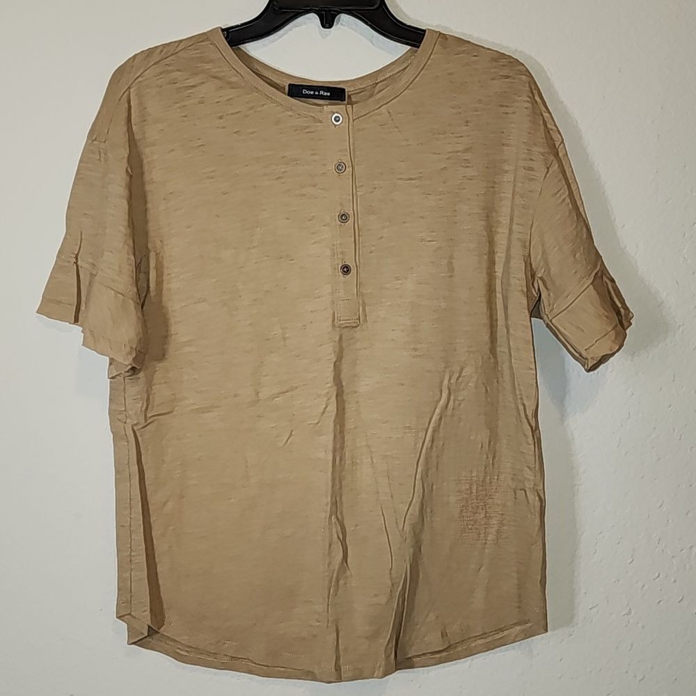 Doe & Rae Blouse Tan Quarter Sleeve ruffles. NWOT
